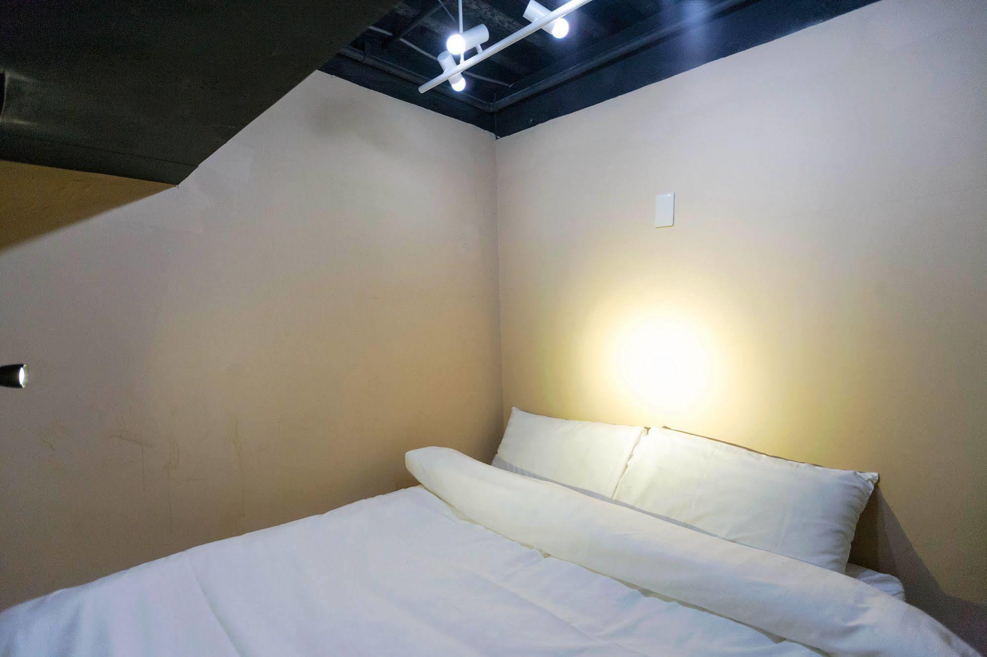Angels Hostel Taipei Ximen Esterno foto