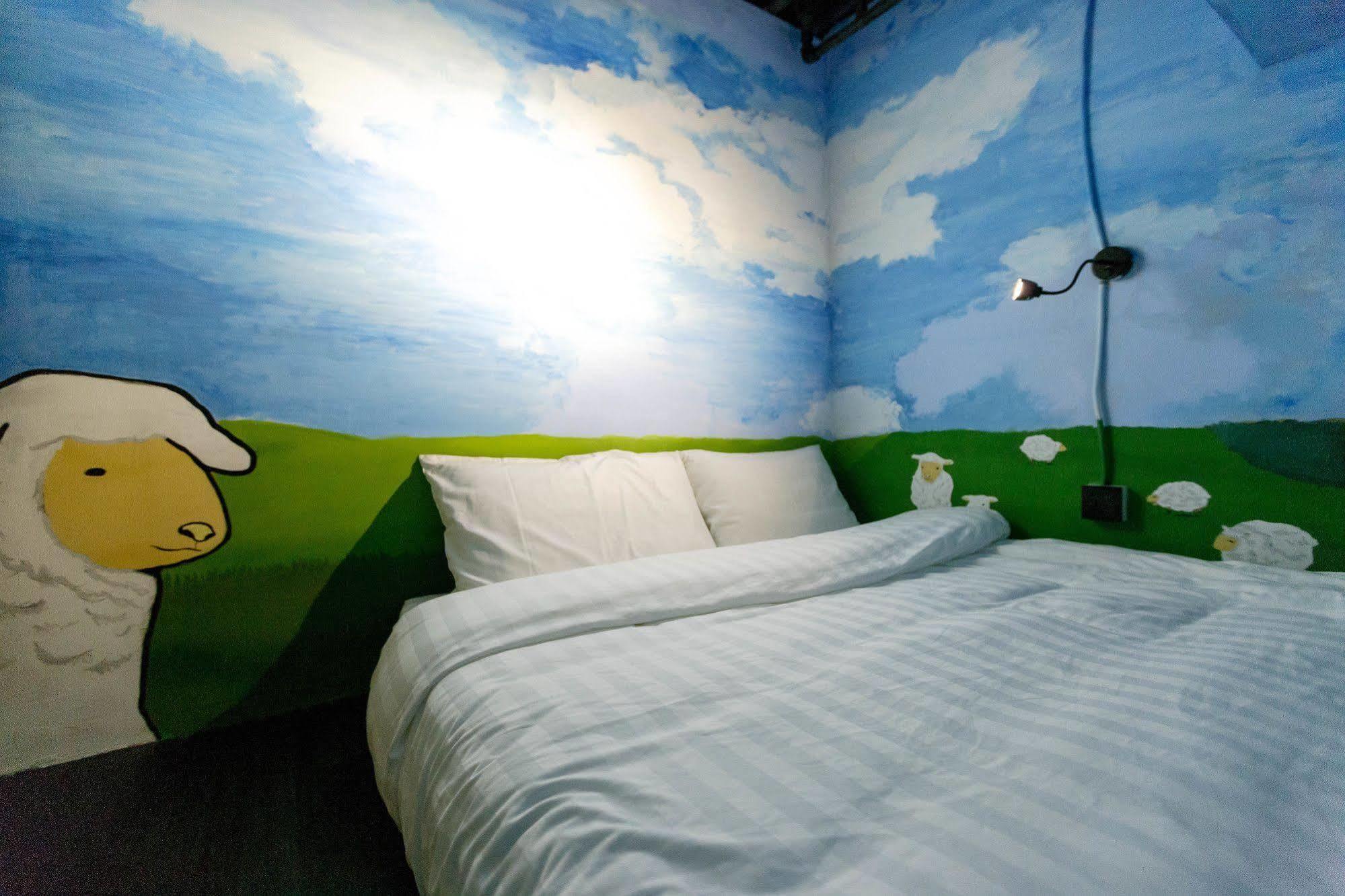Angels Hostel Taipei Ximen Esterno foto