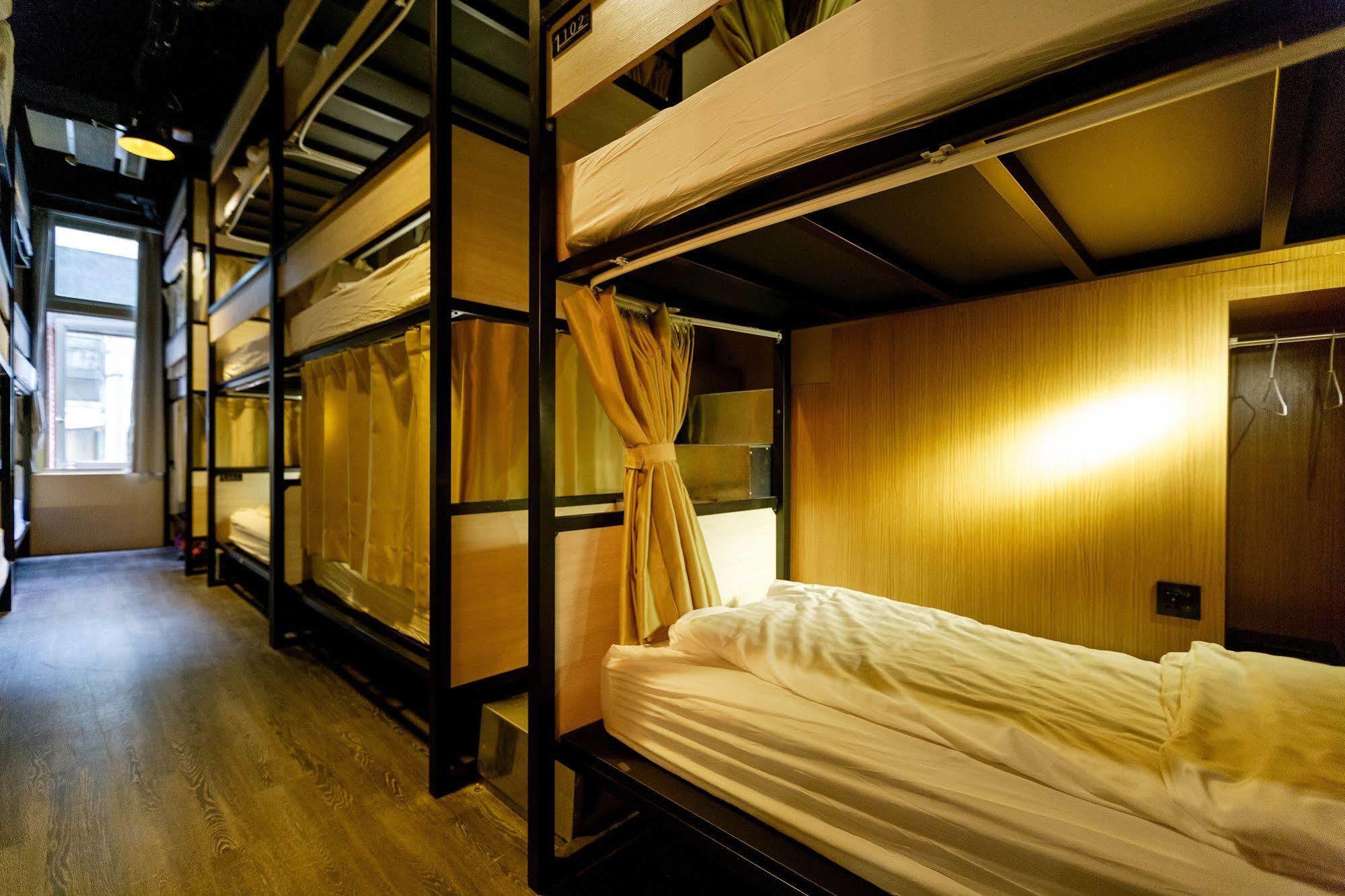 Angels Hostel Taipei Ximen Esterno foto