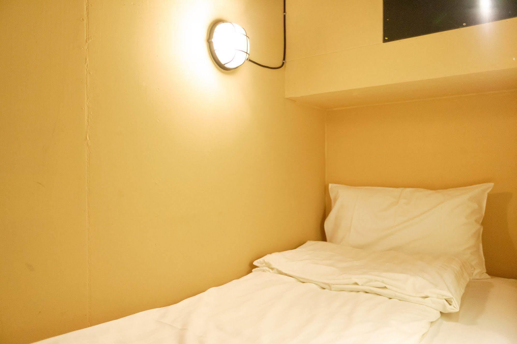 Angels Hostel Taipei Ximen Esterno foto
